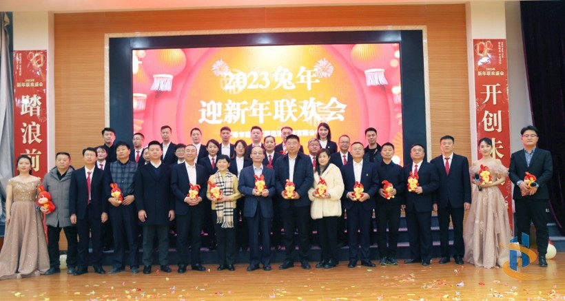 載歌載舞迎新年 齊心協(xié)力譜新篇